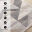 Tapis géométrique géométrique gris taupe à triangles neutres-178655711