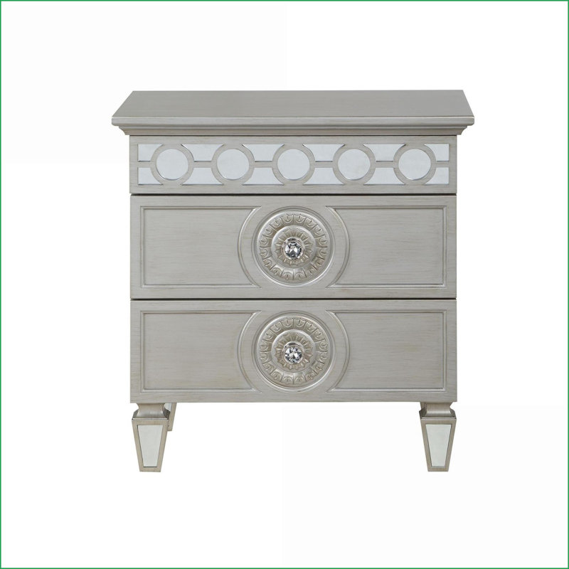 Table de chevet 2 tiroirs Modern Glam avec finition argentée Motif devant