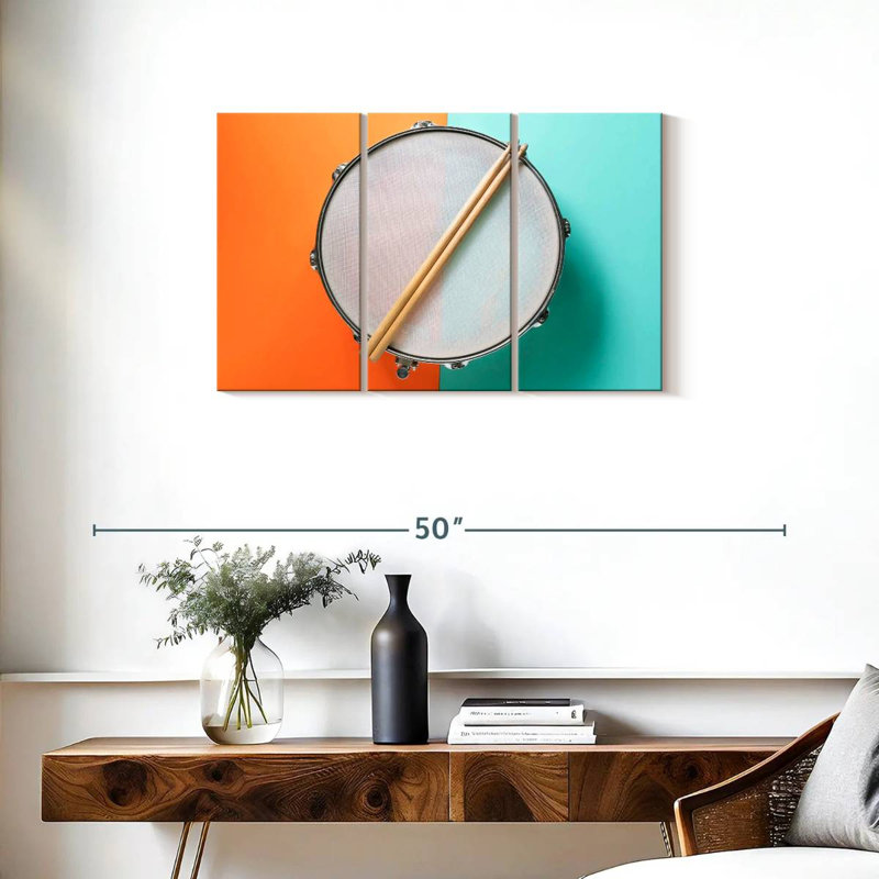 Tambour et bâtons sur la table, H 20 po x l 33 po