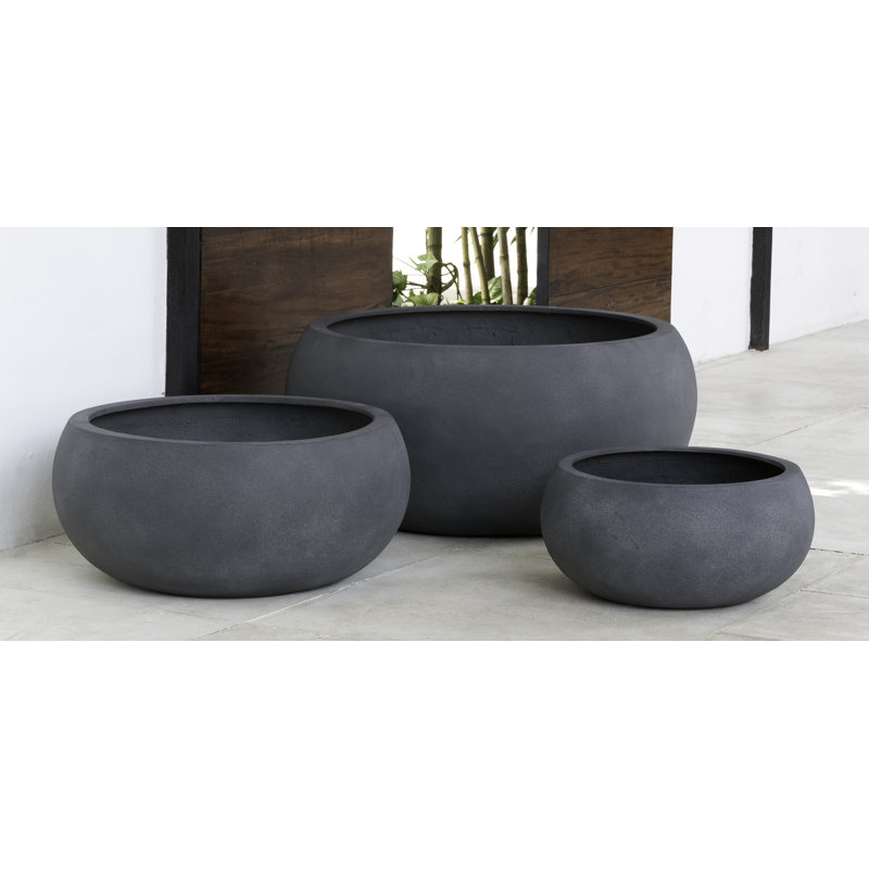 Pot à fleurs en fibre d’argile Chalmsworth, H 17,5 po x l 37,5 po x P 37,5 po, Noir onyx clair