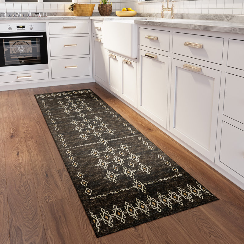 Anbar Chenille Washable Southwestern Indoor / Outdoor Rug, Runner 2'3" x 7'6"