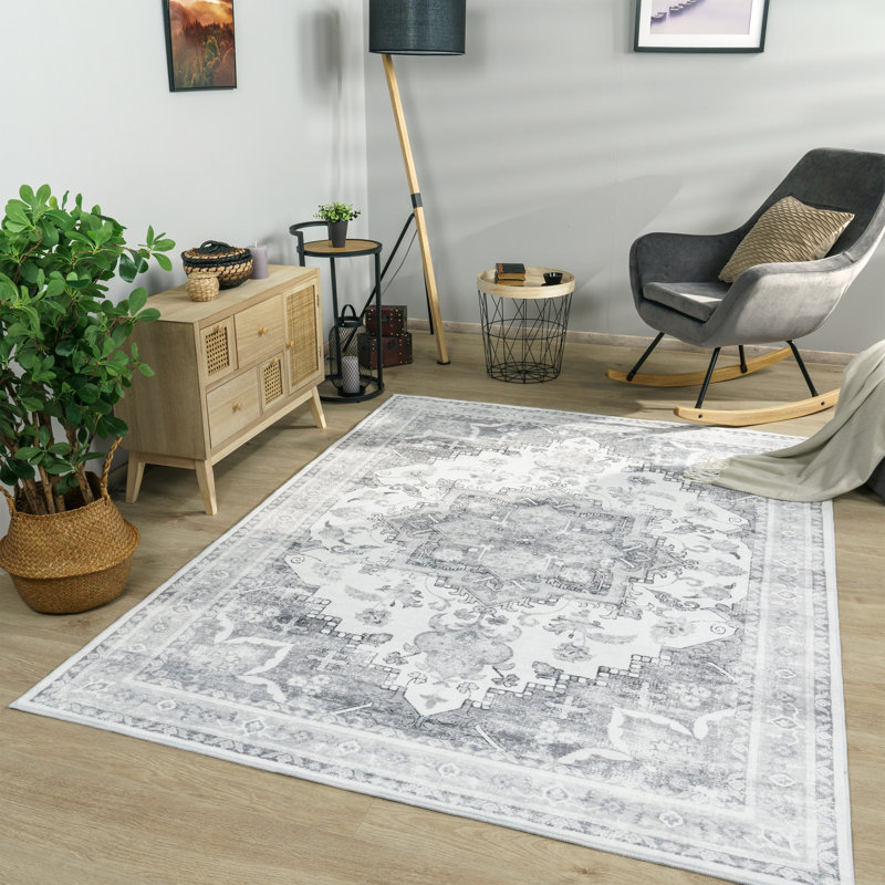 Julienna Washable Oriental Indoor Rug, Rectangle 2'8" x 4'11"