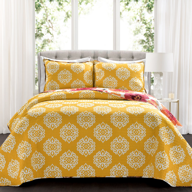 Leah Reversible Quilt Set, Red, King Quilt + 2 King Shams