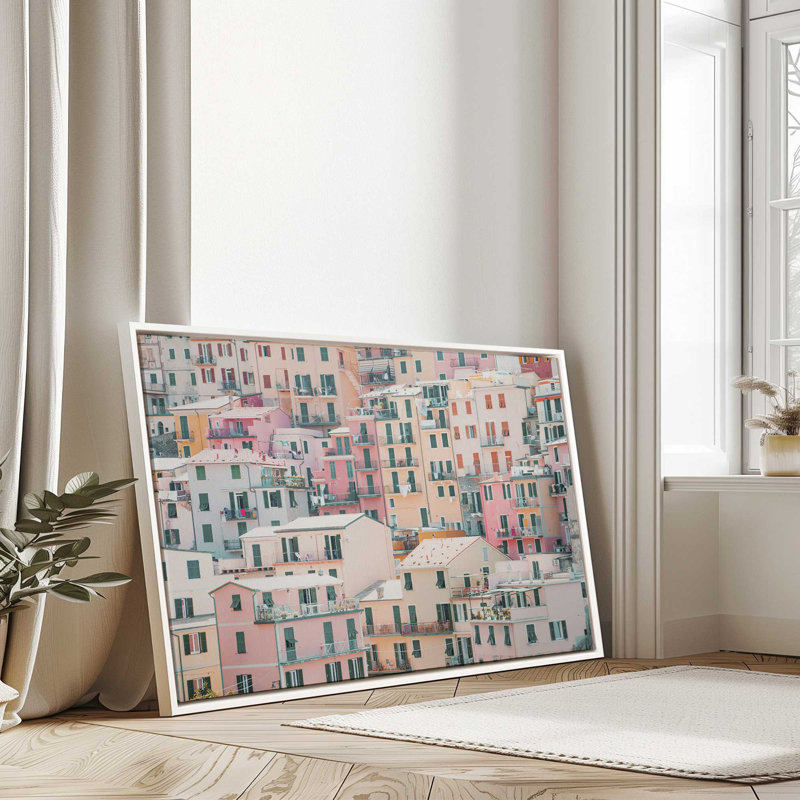 «Pastel Village», reproduction sur toile, Érable américain encadré, H 32,75 po x l 48,75 po x P 1,75 po
