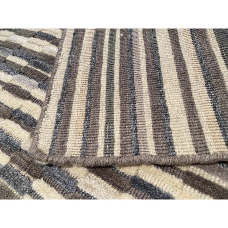 Geometric Area Rug in Gray