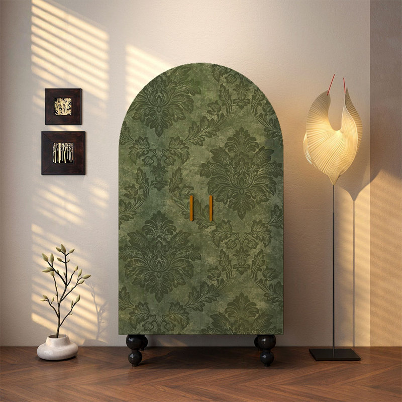 Armoire florale en bois massif de style français
