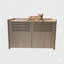 Habitation moderne en bois pour chats avec un tampon à griffer intégré et un bac à litière dissimulé spacieux. Mesure L 33,46 po x l 21,06 po x H 21 po et pèse 45,87 lb.