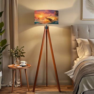  Lampe trépied sur pied tortue de mer chevauchant une vague dorée, coucher de soleil, fantaisie, lampe côtière à DEL à DEL avec pieds en bois de hêtre et abat-jour en lin amovible pour le salon et la chambre à coucher