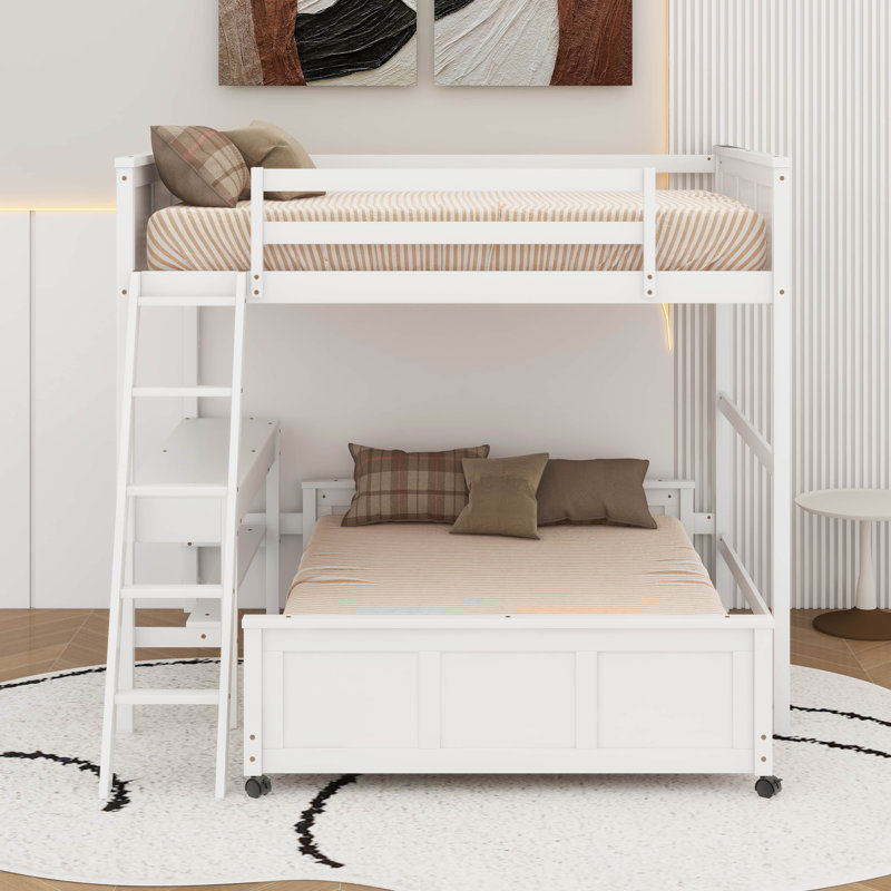 Lit double superposé au dessus d'un lit double avec bureau