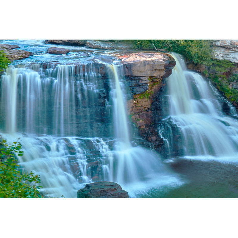 Portrait d'une cascade II, H 12 po x l 18 po x P 1,25 po