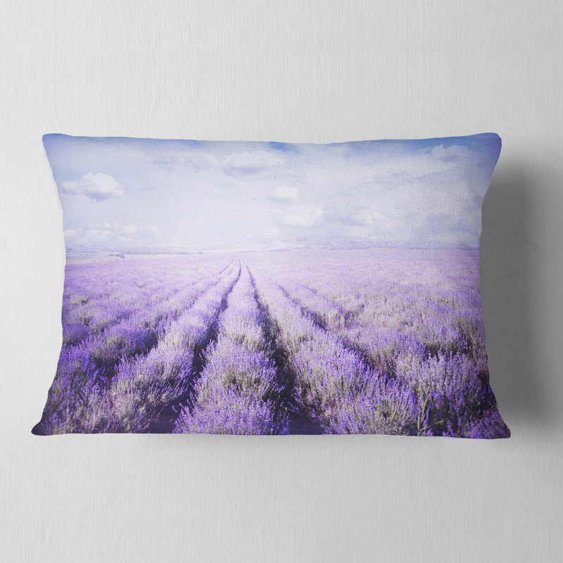Coussin lombaire imprimé champs de lavande contre ciel