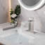 Robinet de lavabo de salle de bain à poignée simple en nickel brossé avec flux laminaire