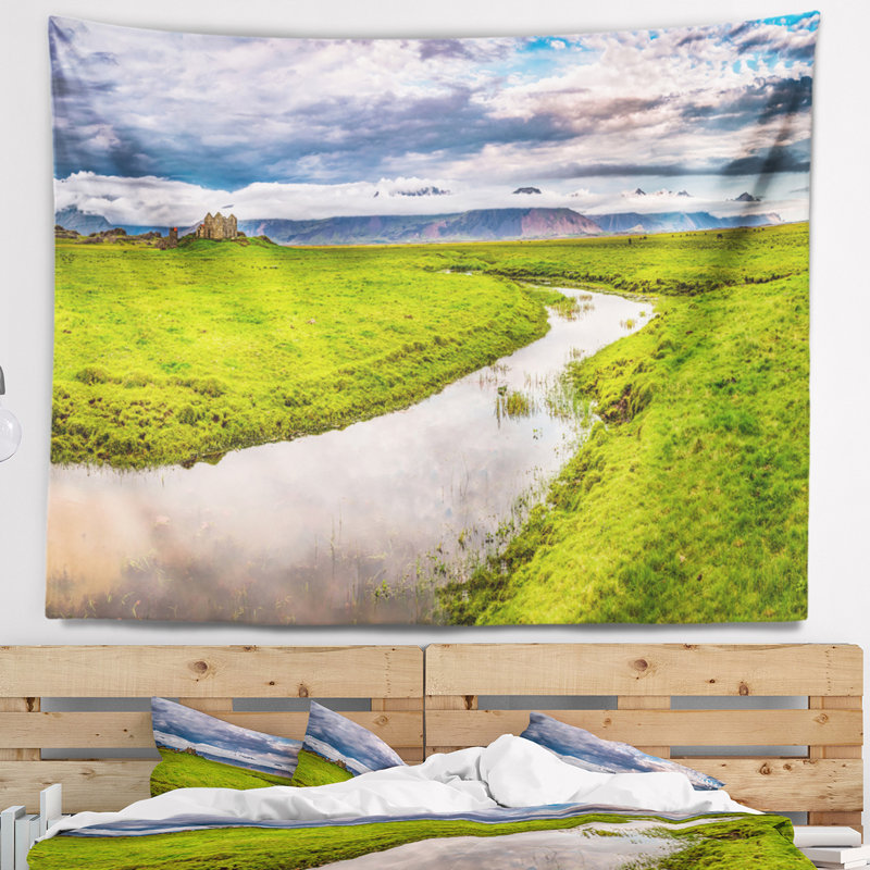 Tapisseries en islande de rivière fantastique sur les montagnes Landscape, H 32 po x l 39 po