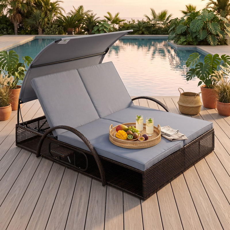 Double chaise longue de patio avec dossier réglable à 5 positions, auvent arqué, coussins amovibles et tables d'appoint cachées