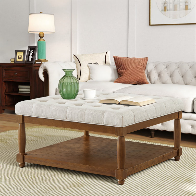 Grande table basse carrée avec repose-pieds capitonné en lin et tablette en bois massif, ivoire | Idée de cadeau