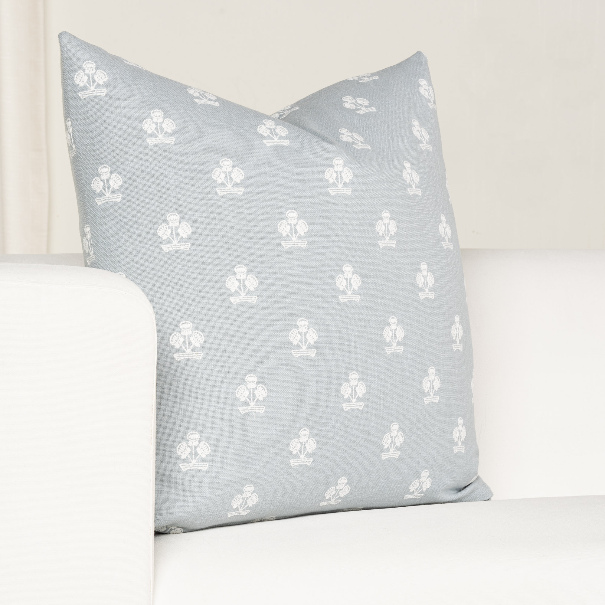 Hamachi Polyester Throw Square Pillow Cover & Insert, Light Blue Floral 1, Square 16", Feather