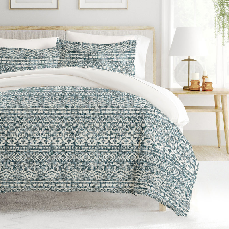 Navy and White Geometric Print King/CalKing Duvet Cover Set