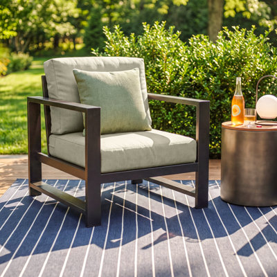 Fauteuil d'extérieur en métal Dulcie avec coussins Sunbrella®