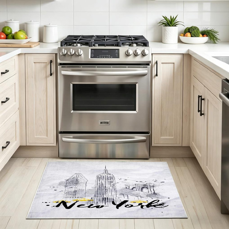 Tapis jaune jaune à motif de gratte-ciels aquarelle New York Skyscrapers, Rectangle 32 po x 47 po