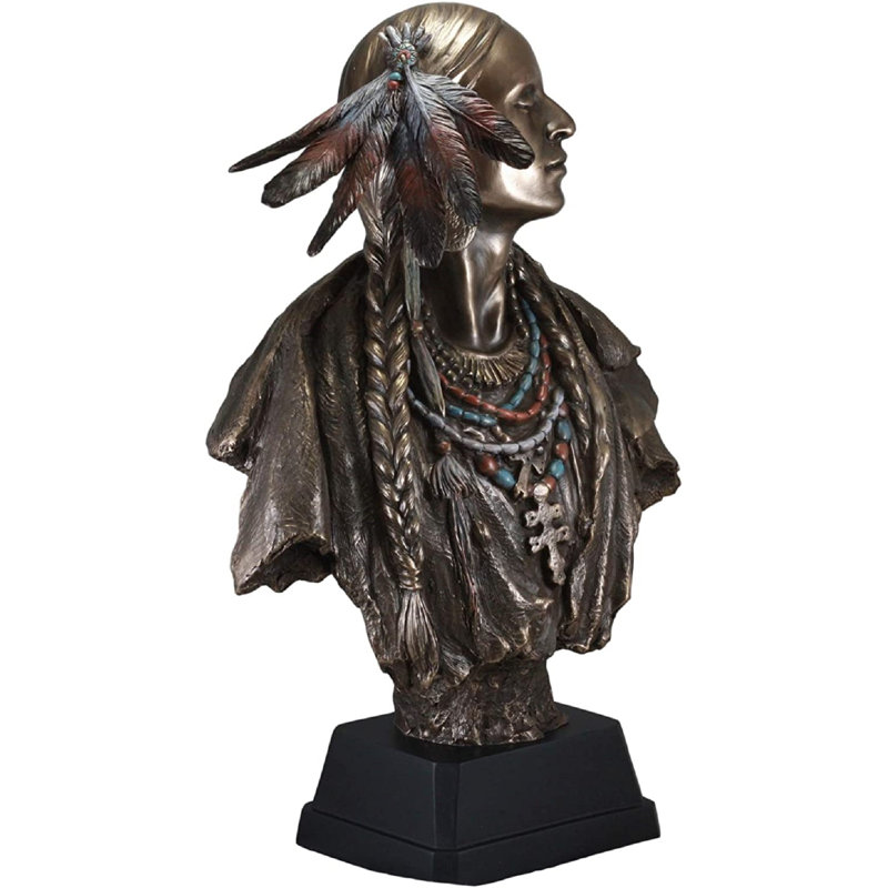 Figurine de princesse amérindienne avec une plume d'aigle