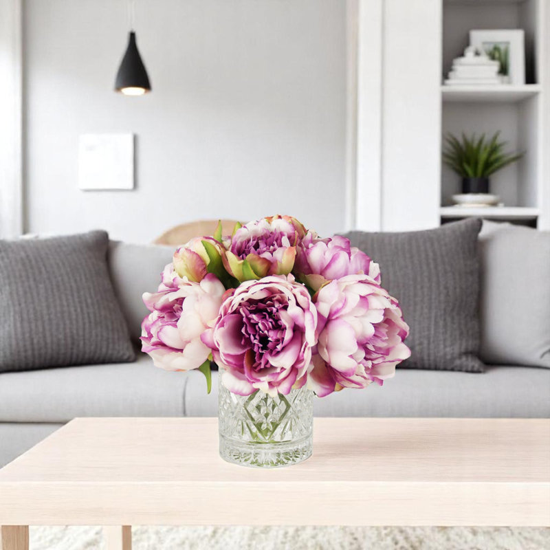 Pivoines disposées dans un vase en verre, Violet