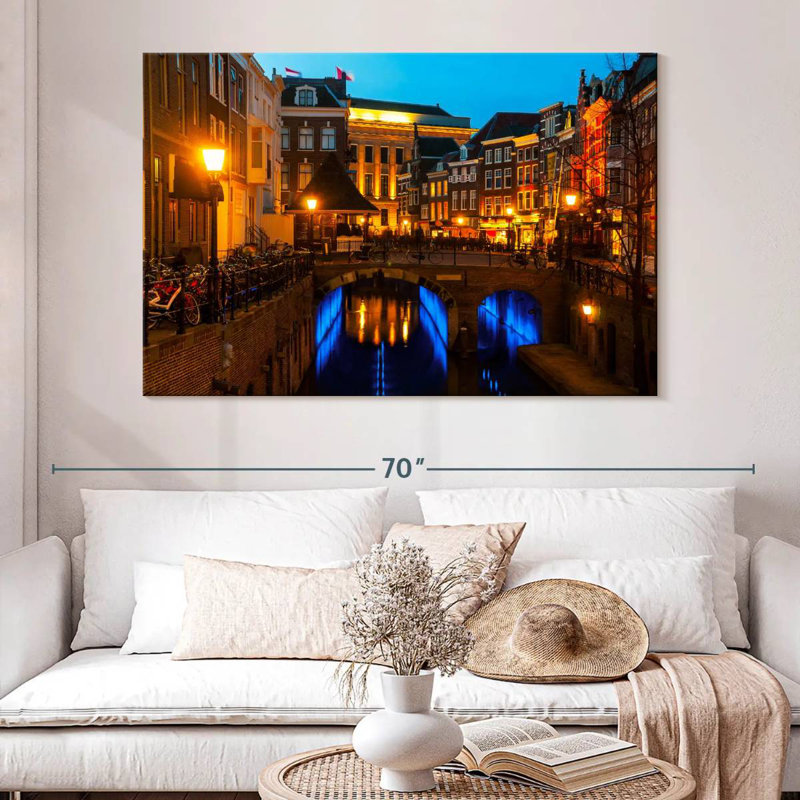 Kavia Utrecht At Night, 34" H x 51" W