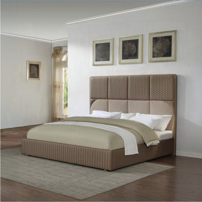 Très grand lit brun et beige en microfibre et grain de bois brillant pour lit très grand oriental (lit EK seulement)