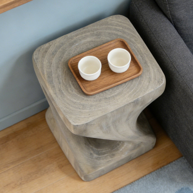 Table d'appoint à texture de bois, Gris