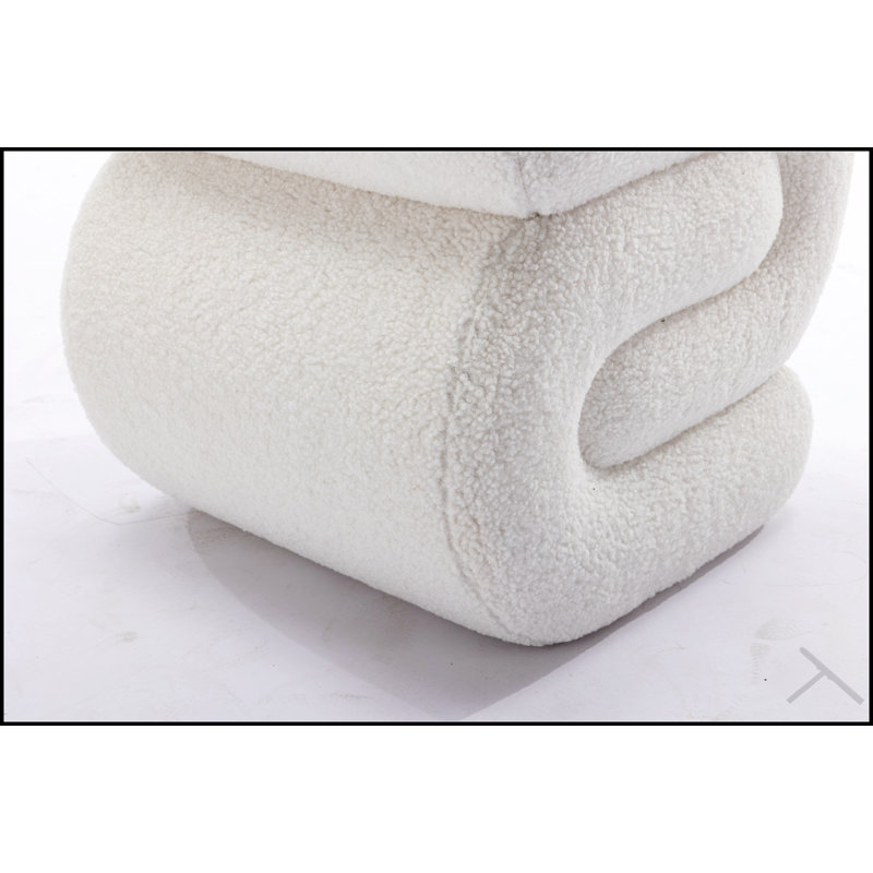 Tabouret de maquillage avec repose-pieds en tissu en forme de S, repose-pieds confortable et élégant pour les intérieurs modernes et les routines de beauté.