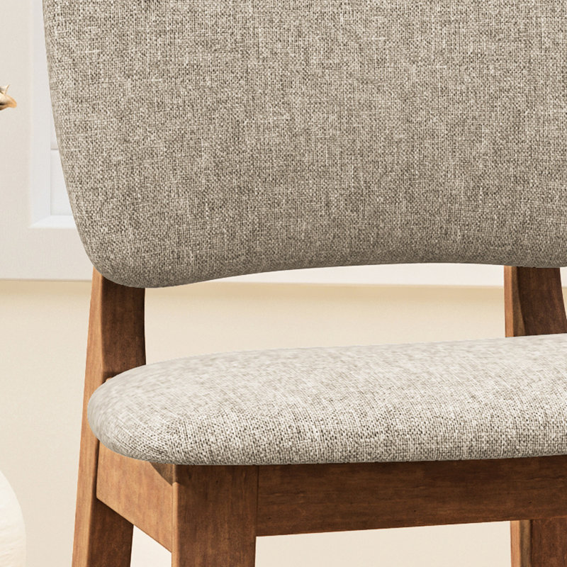 De 2 chaises modernes de style Mid-Century - Assise et dossier en tissu beige sur bois d'hévéa avec des pieds fuselés élégants et une construction robuste