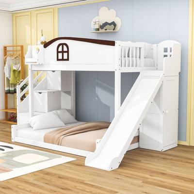 Lit superposé simple au-dessus de double avec glissade, escalier de rangement et garde-robe