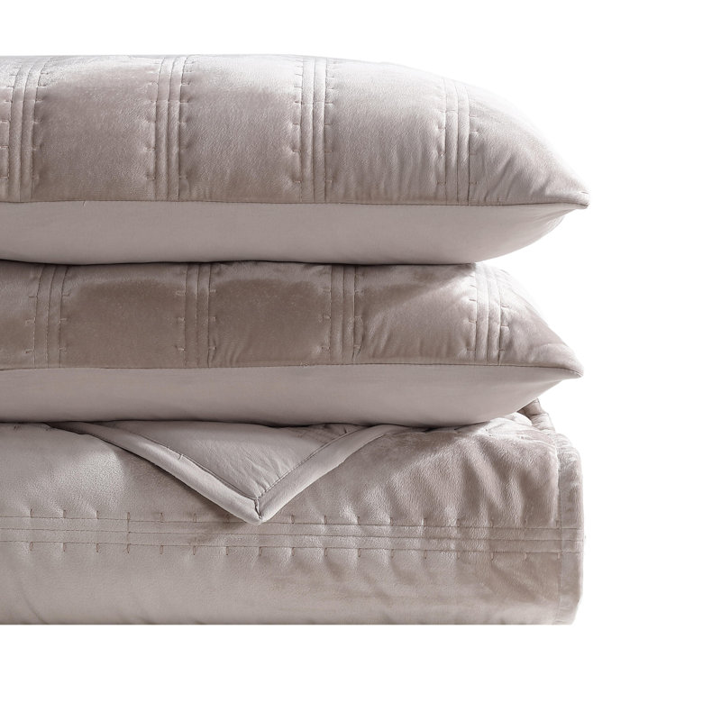 Vera Wang Linear Stitch Solid Quilt Set, King Quilt + 2 King Shams, French Clay