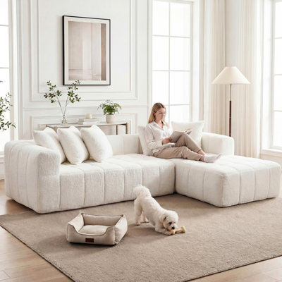 Canapé moderne en L 107,9 po en forme de L, canapé 4 places blanc rembourré pour chambre à coucher, assise profonde et agencement flexible, canapé modulaire à assise souple, configuration, coussins