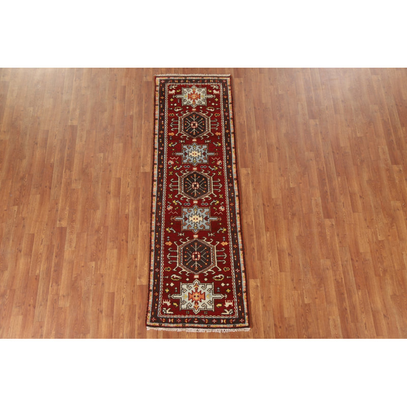 Tapis rouge à motif géométrique 3x8