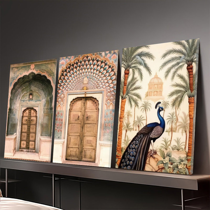 Ensemble de 3 affiches murales encadrées, style indien traditionnel, sur toile : porte du paon, porte ornée et paon dans un jardin de palmiers. Parfait pour la décoration du salon, de la chambre ou du bureau. Style bohème ethnique vintage.