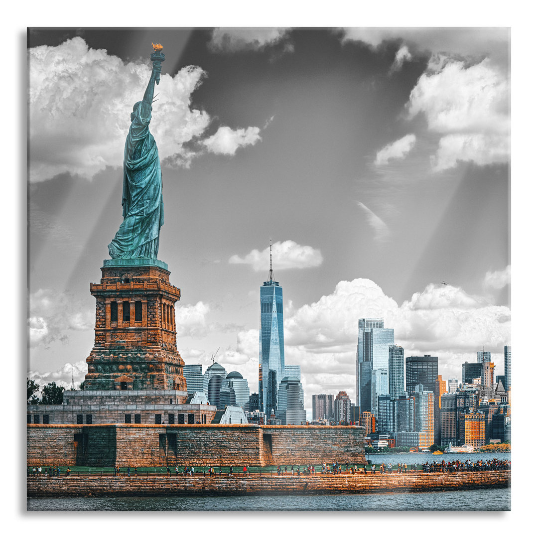 Glasbild Freiheitsstatue mit New Yorker Skyline