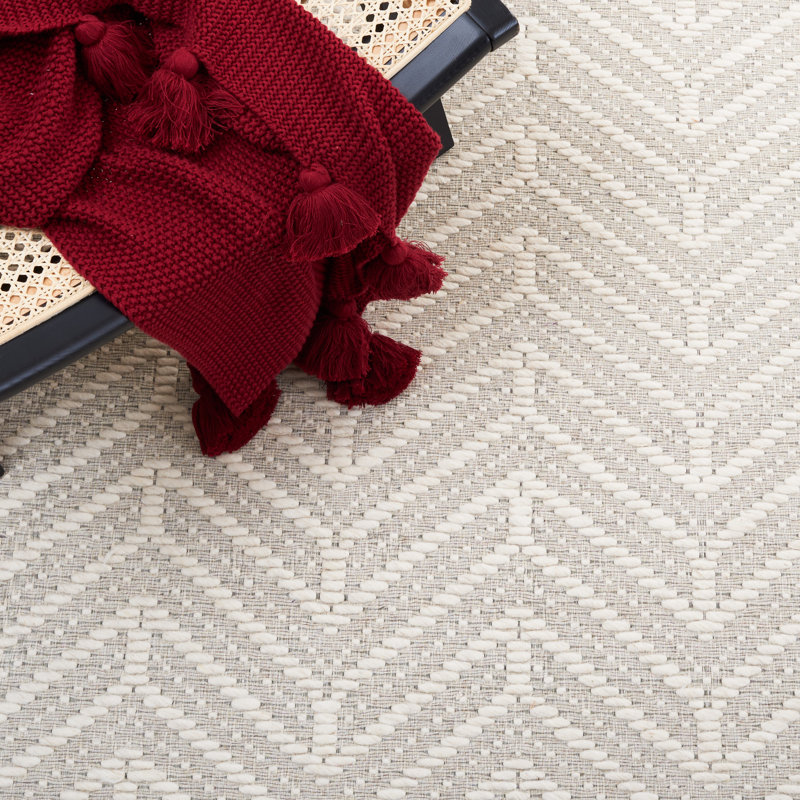Angelete Area Rug In Ivory / Beige, Rectangle 4' x 6'