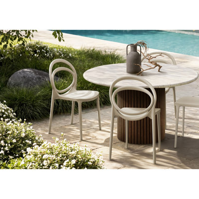Ensemble de 4 chaises de salle à manger empilables modernes et contemporaines de 81 cm de hauteur - Chaises de patio taupe naturel