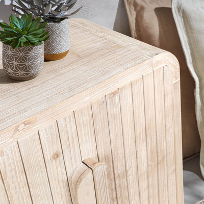 Buffet de rangement cannelé en bois avec sculpture verticale en grain de bois et tablettes réglables
