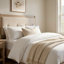 Grand lit Hadly, tête de lit capitonnée, revêtement en similicuir de luxe, bois beige-124562114