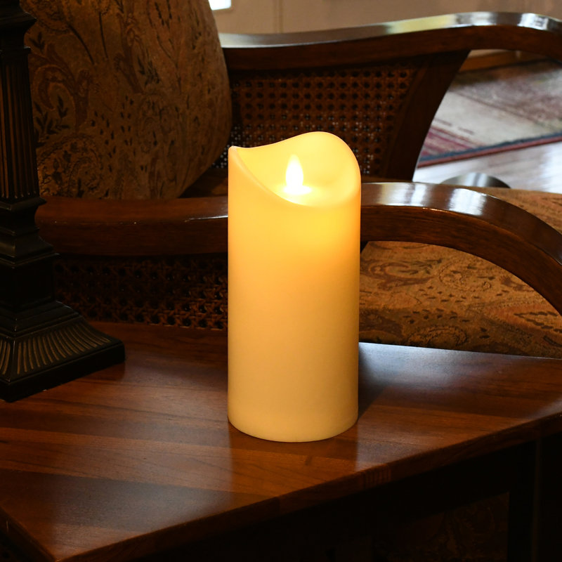 Bougie pilier à pile avec flamme vacillante, H 7 po x l 3,5 po x P 3,5 po, Crème