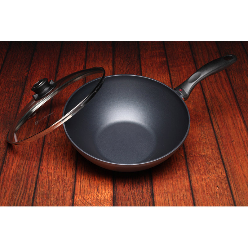 Non Stick Aluminum Wok with Lid, 3.35" H x 11" W x 11" D