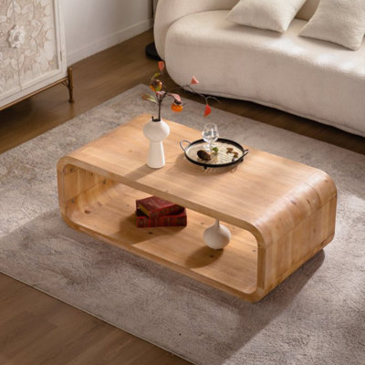 Table basse moderne en bois clair incurvé moderne avec cadre ouvert et rangement ouvert pour les salons contemporains (table basse incluse seulement)