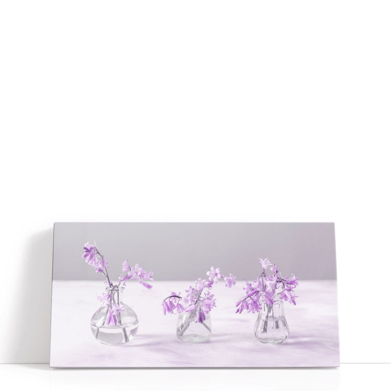 Bluebells in Glass Bottles II - reproduction d'art sur toile, H 15 po x l 30 po