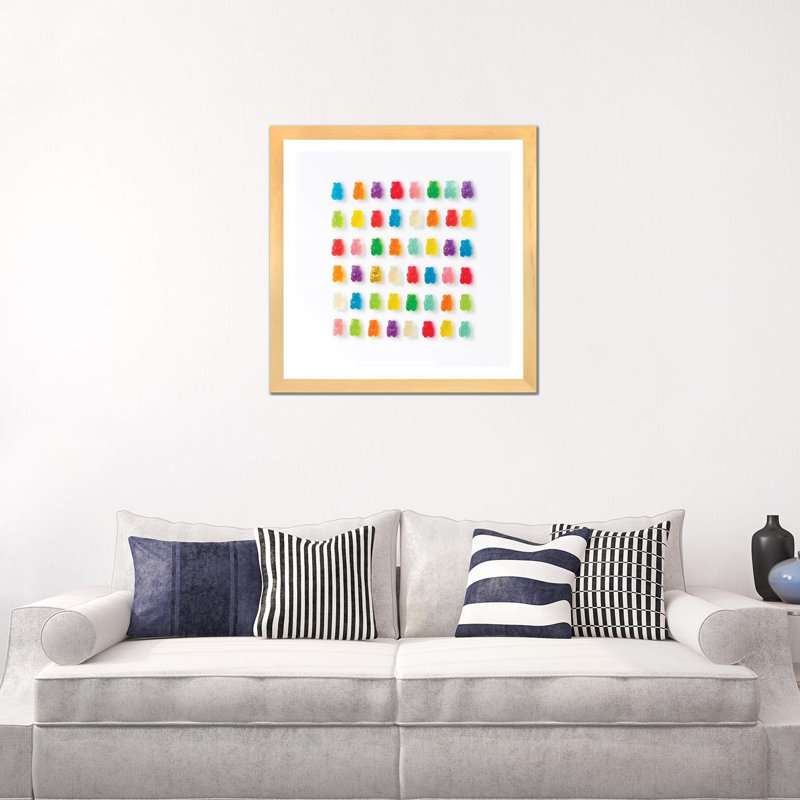 Reproduction de photo « Rainbow Bears » par Erin Summer, Blanc, H 24 po x l 24 po x P 1 po, Toile avec cadre en bois beige