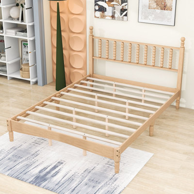 Grand lit plateforme en bois avec tête de lit