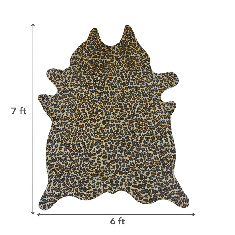 Tapis noir / brun en cuir de vache fabriqué à la main khanna