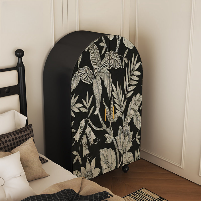Armoire arquée avec tablettes et portes