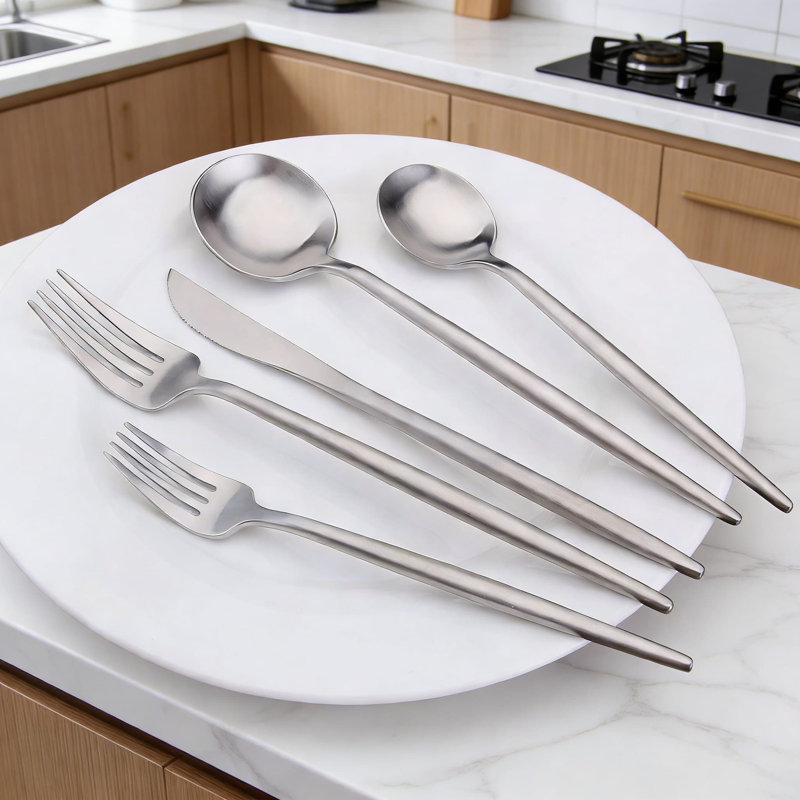 Ensemble de couverts 20 pièces en acier inoxydable, service de couverts en argent satiné pour 4 personnes, ensemble de couverts mat 18/4 en acier de qualité supérieure pour la maison, le restaurant et les repas quotidiens