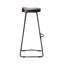 Tabouret de bar et de comptoir Geonna en bois massif, style selle, avec repose-pieds-366021793-343382046